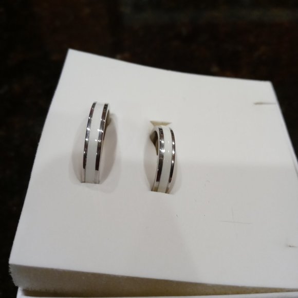 NWT His & Hers Wedding Band Set - Picture 3 of 7